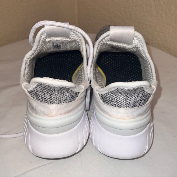 Used Men’s Adidas Tennis Shoe. - Picture 7 of 10